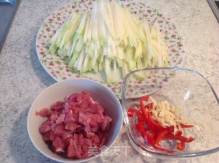 肉丝苤蓝的做法步骤：2