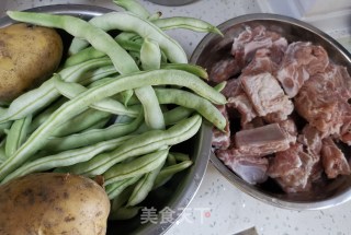 猪骨炖豆角的做法步骤：1