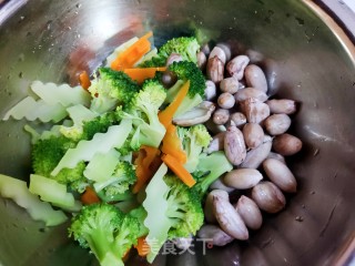 凉拌素什锦的做法步骤：7