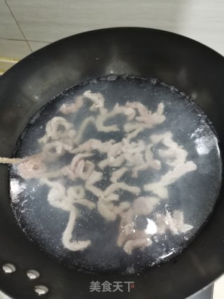 肉丝汤河粉的做法步骤：2