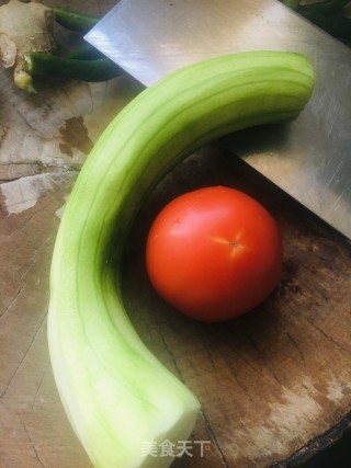 丝瓜炒番茄的做法步骤：1