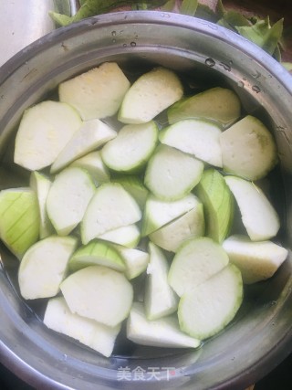 丝瓜炒番茄的做法步骤：3