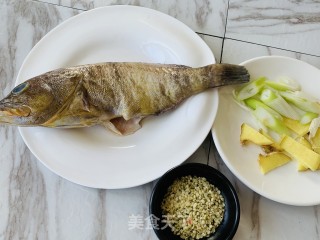 火麻仁清蒸石斑鱼的做法步骤：1