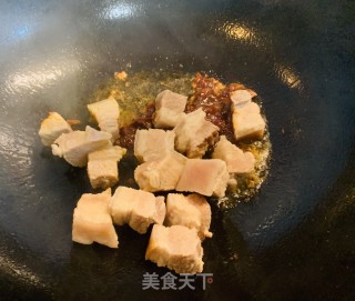 火麻仁芋儿红烧肉的做法步骤：3