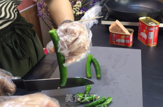 午餐肉烤串的做法步骤：2
