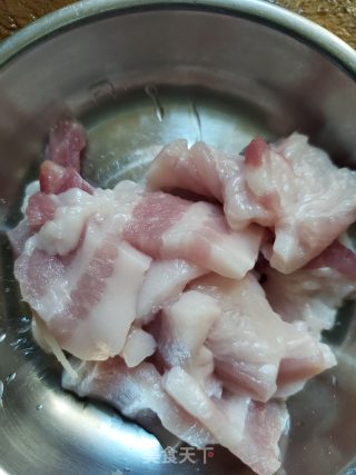 五花肉炒干萝卜片的做法步骤：2