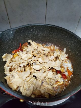 五花肉炒干萝卜片的做法步骤：4