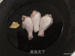 凉拌鸡丝豆芽的做法步骤：1