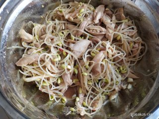 凉拌鸡丝豆芽的做法步骤：11