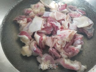 牛腩西红柿汤的做法步骤：1
