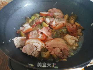 回锅肘子炖茄子的做法步骤：8