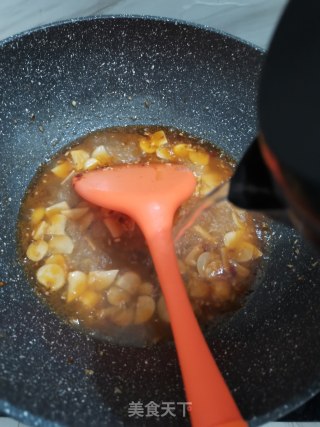 海鲜酱烧黄骨鱼的做法步骤：3