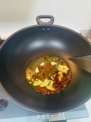 腊排骨炖土豆山药的做法步骤：1