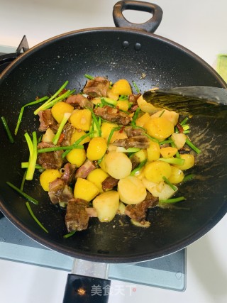 腊排骨炖土豆山药的做法步骤：12
