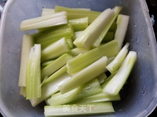 大虾粉丝豆腐煲的做法步骤：2