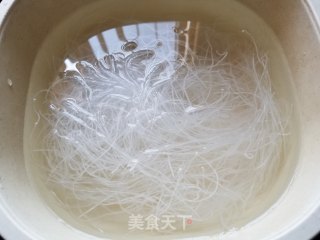 大虾粉丝豆腐煲的做法步骤：3