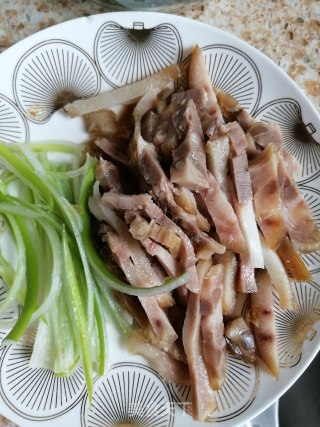 猪头肉拌豆皮的做法步骤：2