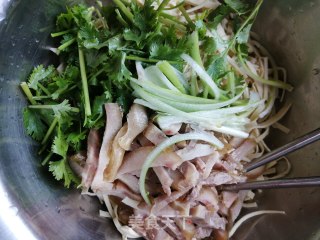 猪头肉拌豆皮的做法步骤：5