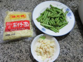 空心菜梗炒车仔面的做法步骤：1