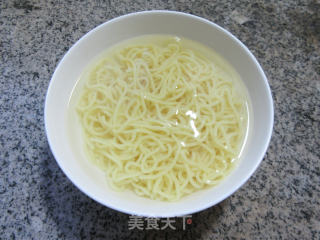 空心菜梗炒车仔面的做法步骤：3