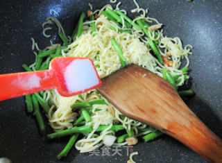 空心菜梗炒车仔面的做法步骤：7