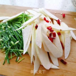 茭白炒鸡蛋的做法步骤：1