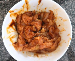 黑椒酱炒肉的做法步骤：1