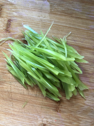 凉拌双色素丝的做法步骤：1