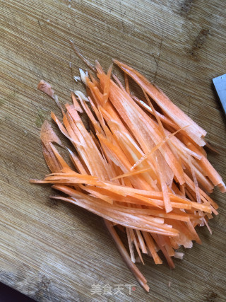 凉拌双色素丝的做法步骤：2