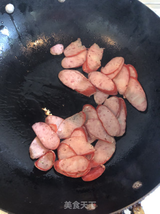 红肠炒莴笋的做法步骤：3