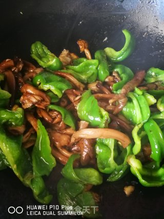 野山菌炒青椒的做法步骤：8