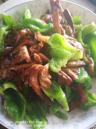 野山菌炒青椒的做法步骤：9