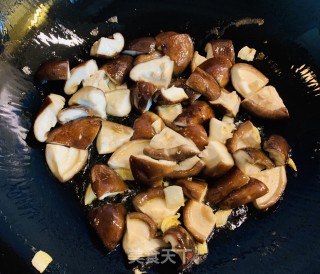 火麻仁蒜烧香菇的做法步骤：5