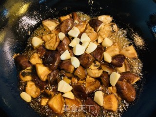 火麻仁蒜烧香菇的做法步骤：6
