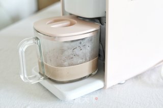 玫瑰蔓越莓豆乳蛋糕卷的做法步骤：3
