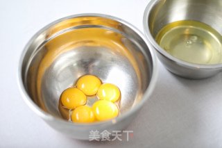 玫瑰蔓越莓豆乳蛋糕卷的做法步骤：6