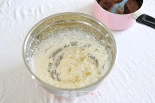 玫瑰蔓越莓豆乳蛋糕卷的做法步骤：15