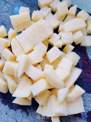 土豆咖喱饭的做法步骤：1