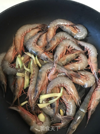 白灼活皮虾的做法步骤：3