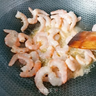 青豆炒虾仁的做法步骤：4