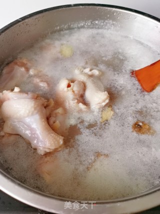 红烧鸡根翅的做法步骤：2