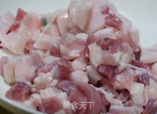 五花肉炒萝卜干的做法步骤：1