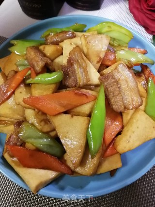 五花肉炒尖椒千页豆腐的做法步骤：8