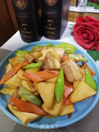 五花肉炒尖椒千页豆腐的做法步骤：9