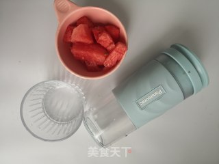 西瓜汁的做法步骤：2