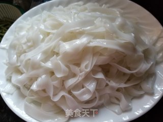 叉烧豆角炒河粉的做法步骤：3