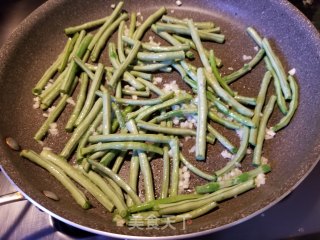 叉烧豆角炒河粉的做法步骤：6