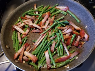 叉烧豆角炒河粉的做法步骤：7
