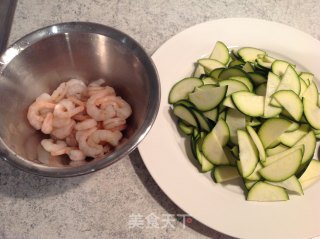 虾仁西葫芦的做法步骤：2