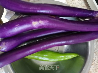 五花肉炒线茄的做法步骤：1
